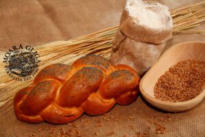 Moara Gliga banner cu paine impletita si watermark